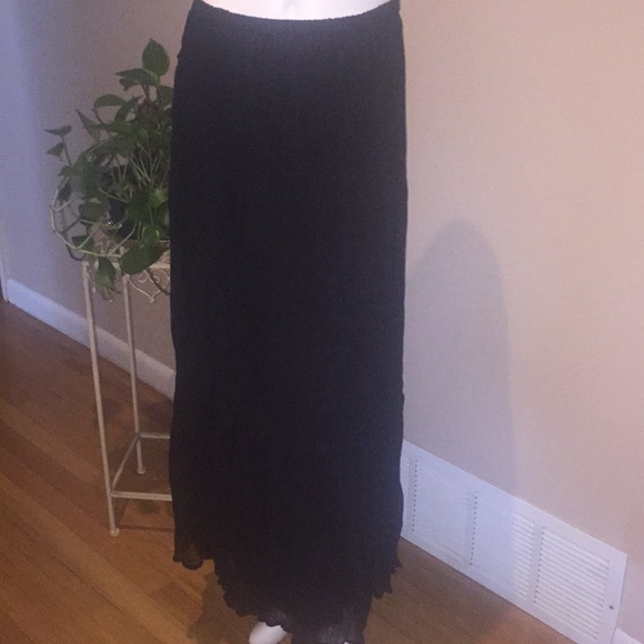 Long black skirt - Picture 3 of 4
